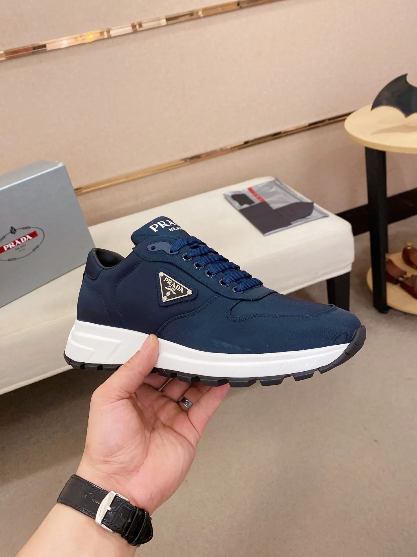 Factory price 540💰 ✔️✔️✔️High version High-quality new PRADA counters are on the market at the same time. The new men's shoes and 😘fabrics are selected from imported first-layer cowhide and are made by pure handcrafts. Lining: Full cowhide lining. 👍🏿 High-end ☄️ air-cushion molded anti-slip rubber outsole, exquisite lines, simple and elegant, comfortable and high-end for leisure travel. Code number: 38 to 44